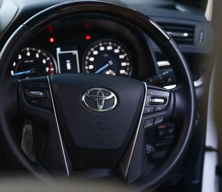 Sewa Alphard di Labuan Bajo