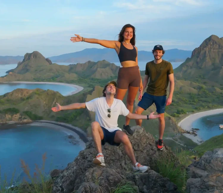 Padar Island | Komodo Island Tour | Sewa Mobil Alphard Labuan Bajo