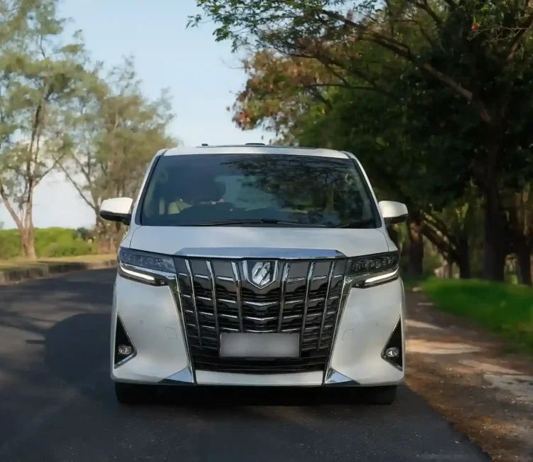 Sewa Alphard di Labuan Bajo
